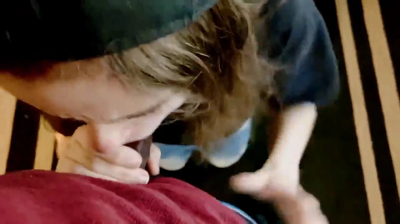 Meu banco ligou, as contas já passaram do prazo. Minha melhor amiga lésbica, sempre cobrando, queria pagamento. Disse que comentava com a operadora. Ofereceram um acordo. Minha amiga assumiu o controle e a coisa esquentou de verdade.